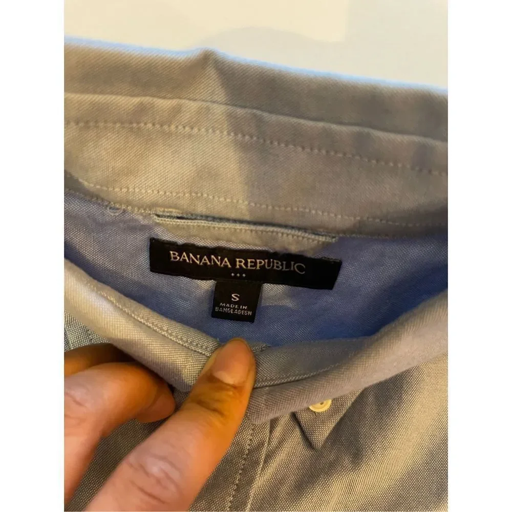 Banana Republic Soft White Button Down Collared Shirt